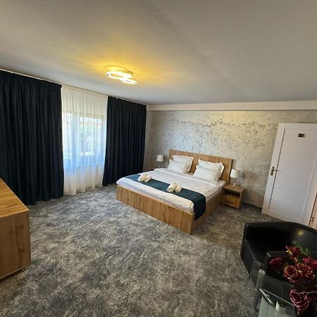 Hotel Imperium Caracal Exterior photo