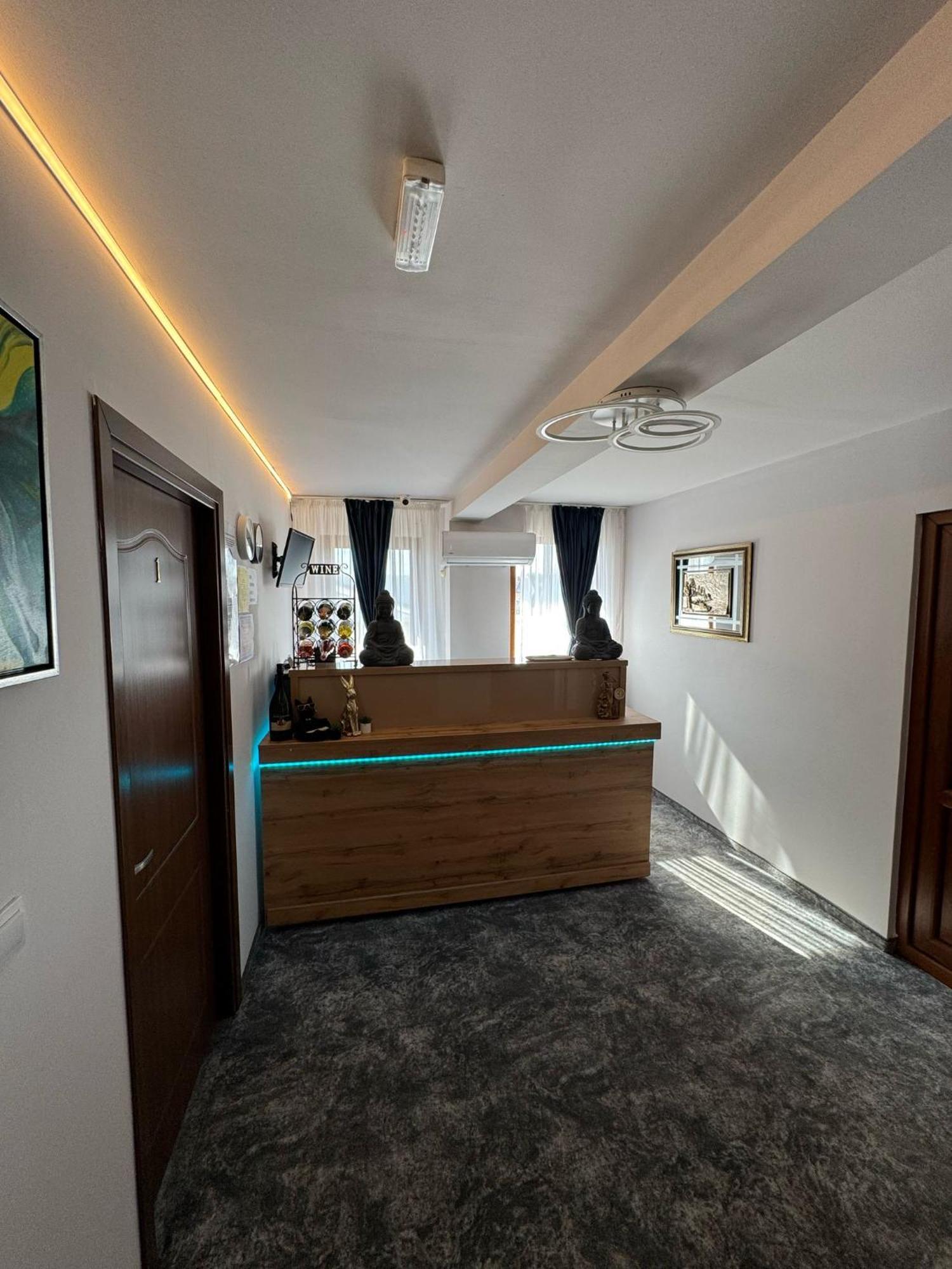 Hotel Imperium Caracal Exterior photo
