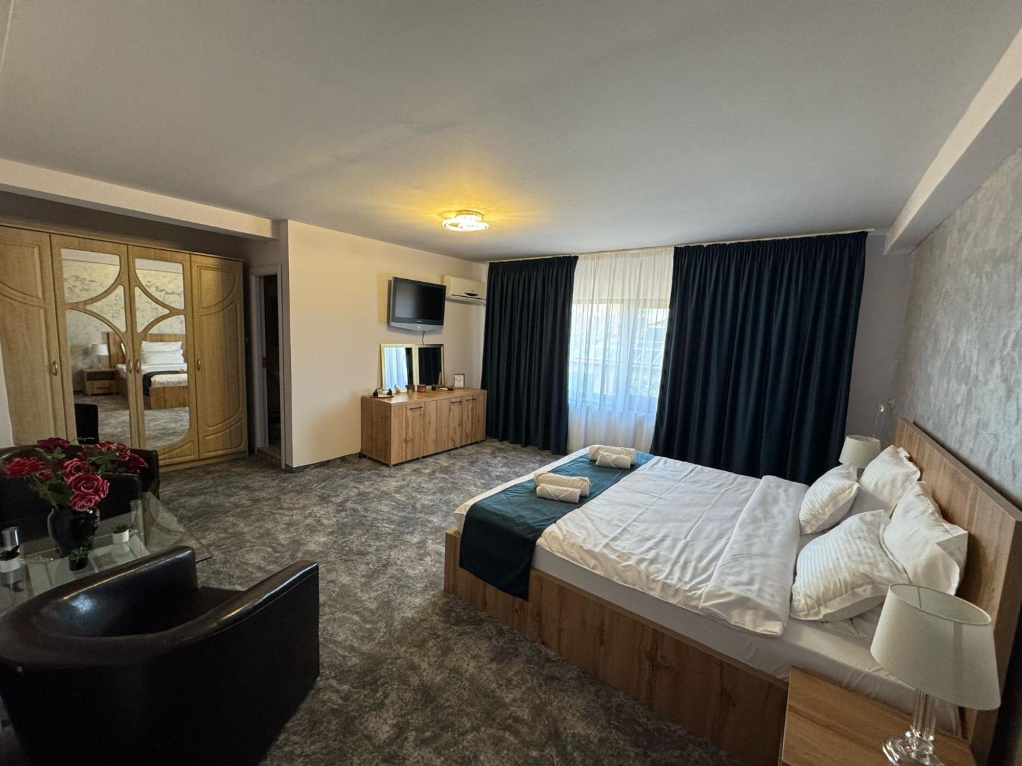 Hotel Imperium Caracal Exterior photo