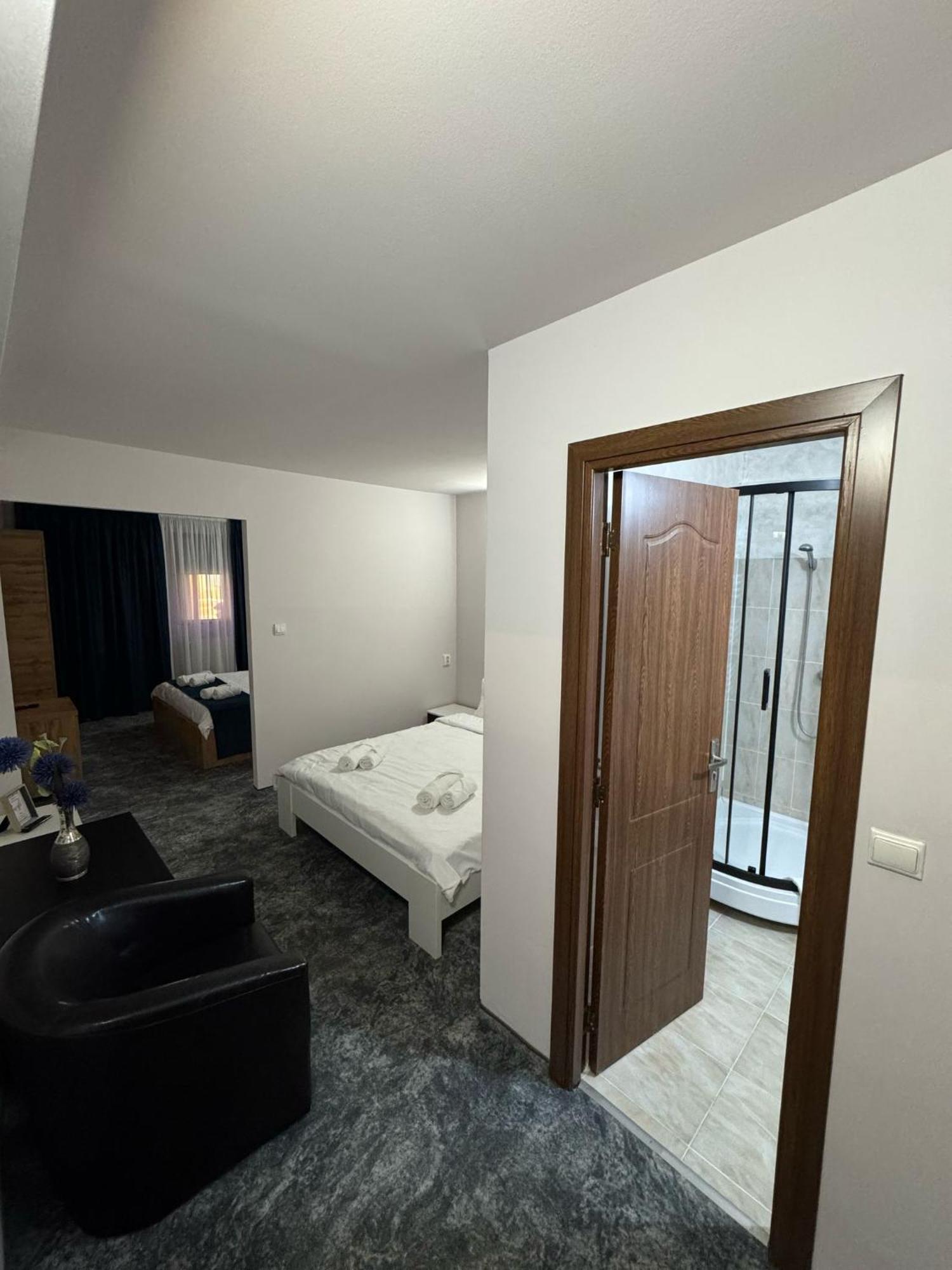 Hotel Imperium Caracal Exterior photo
