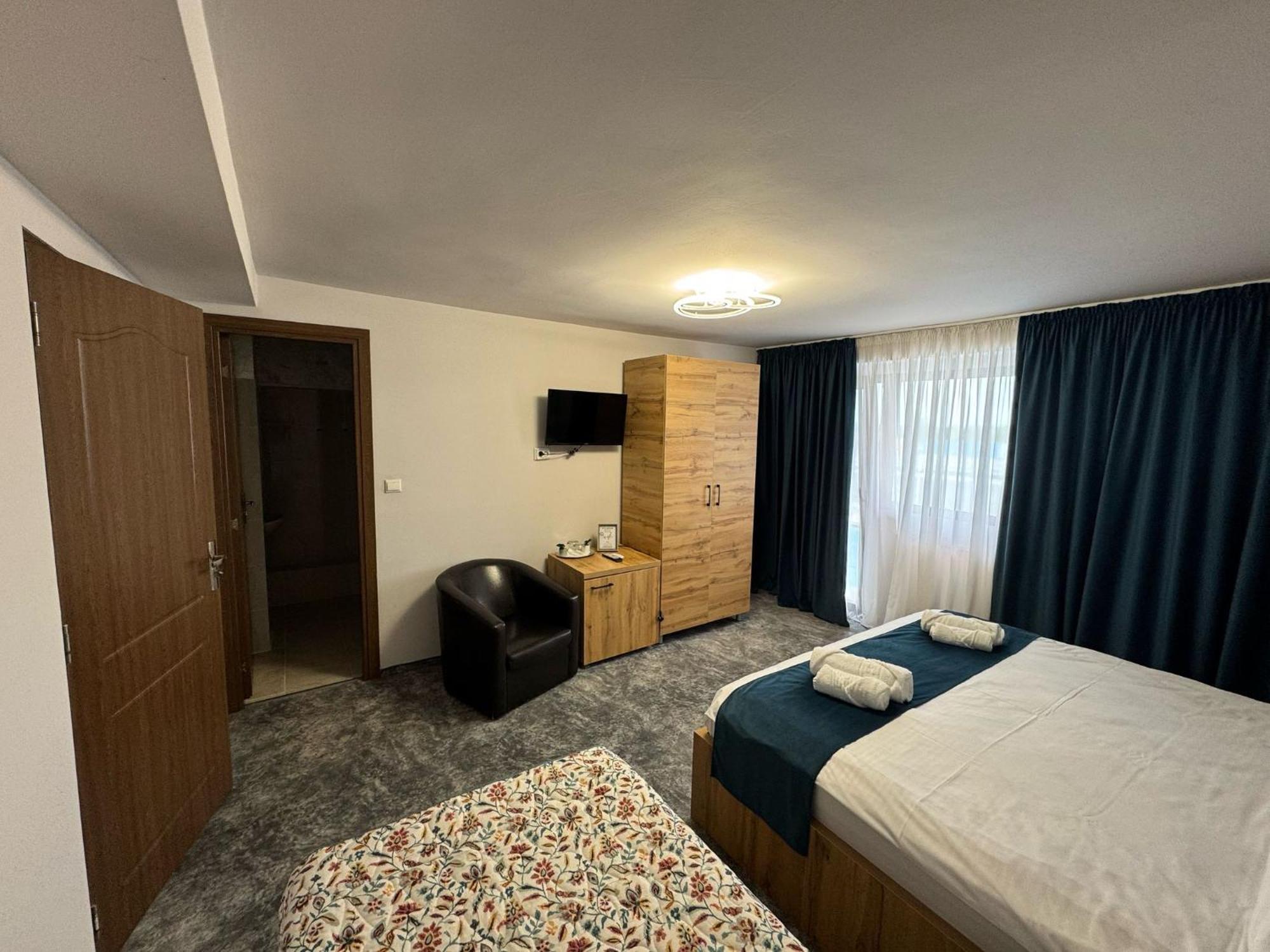Hotel Imperium Caracal Exterior photo